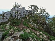 61 Al bivio prendiamo a dx per la variante ripida ma panoramica